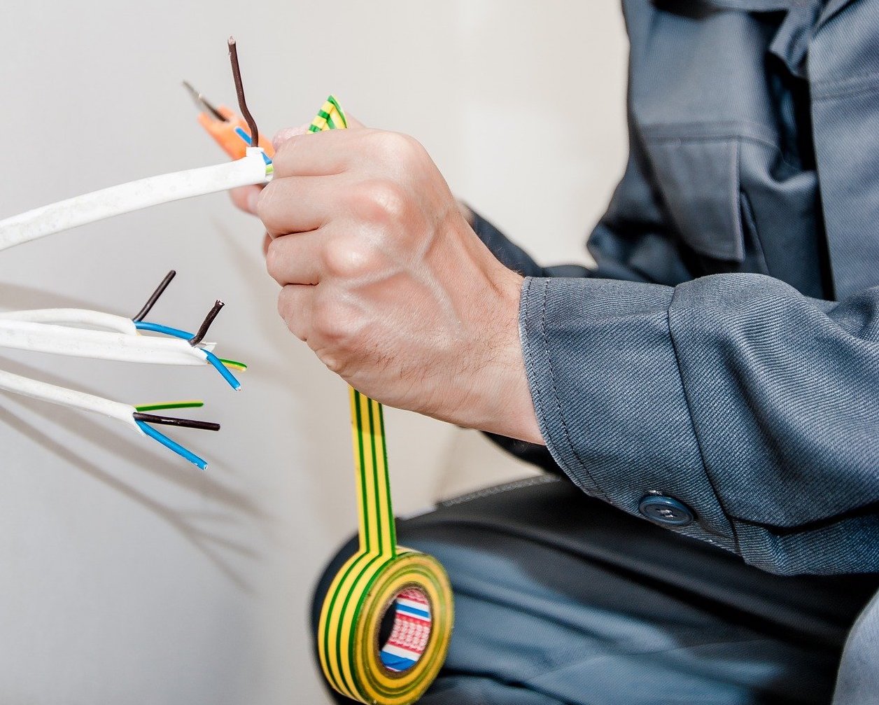 Reliable Electrician Working in Surrey